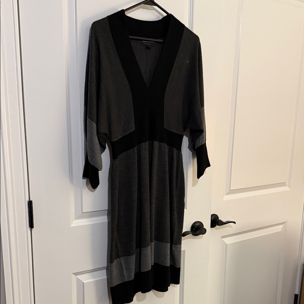 Connected Apparel Charcoal and Black Knit Top
